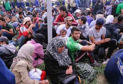 refugees-flooding-into-europe low